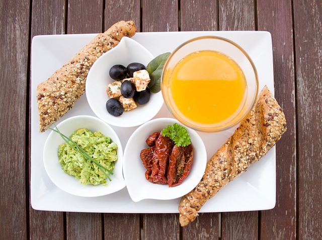Eating a balanced breakfast could make us more attractive