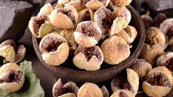 Calcium-Rich Foods : Dried figs