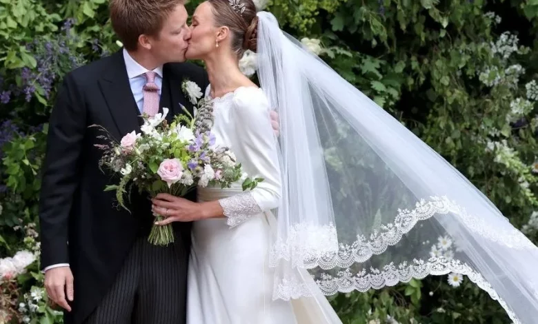 At the wedding where everyone expected to see Kate and the children, William appeared alone again